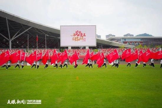 第88分钟，加克波带球推进，随后自己射门被扑，努涅斯将球给到后点，双方争顶后阿诺德得球，随即起脚攻门，这球打进，利物浦4-3富勒姆。